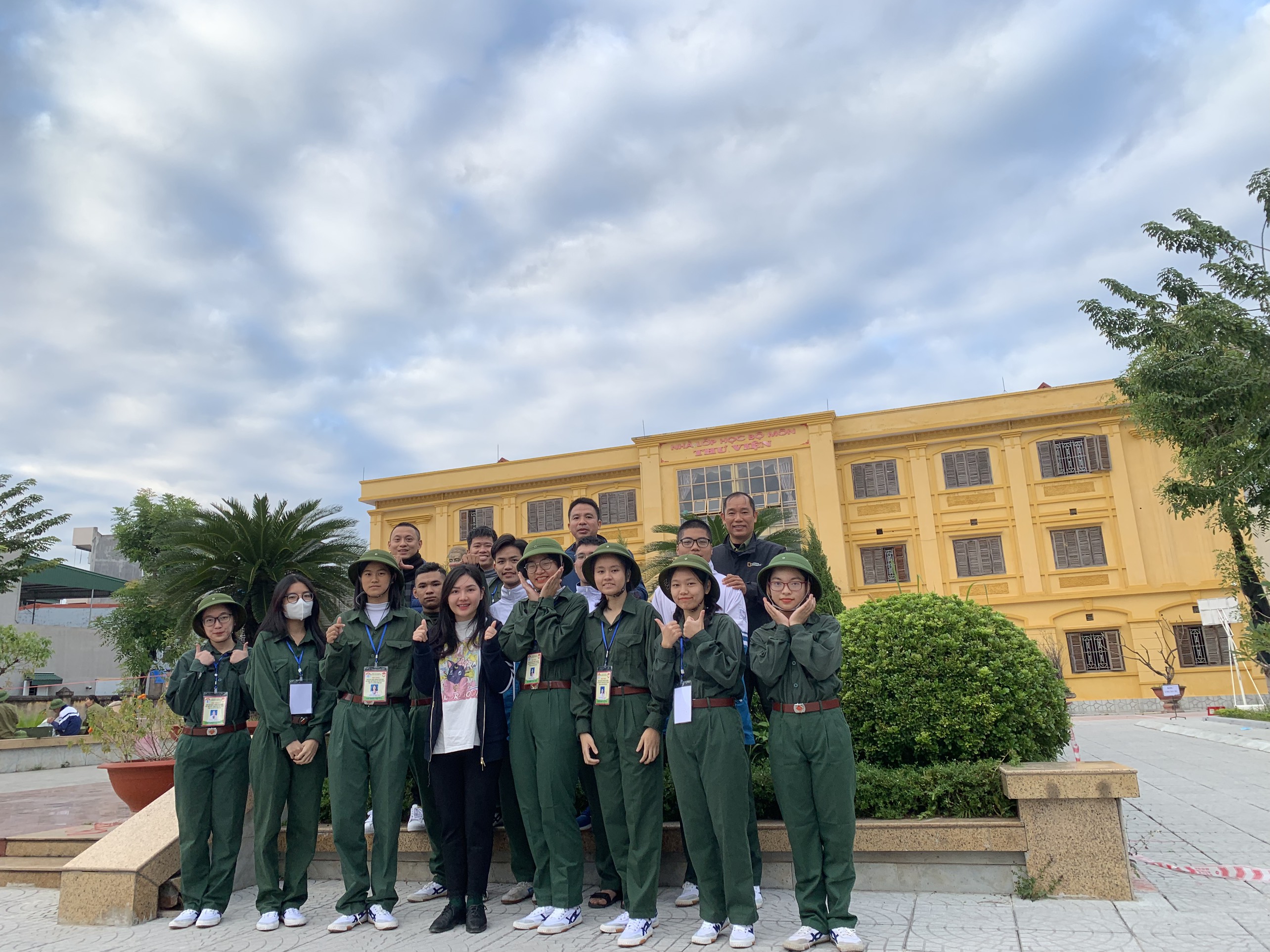 Đội thi đại diện THPT Chuyên Nguyễn Trãi đạt thành tích xuất sắc trong Hội thao Giáo dục Quốc phòng và An ninh năm học 2022-2023